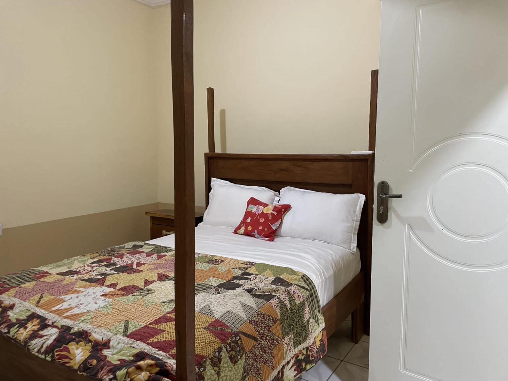 Faith And Grace Guest House Lamin Exterior photo