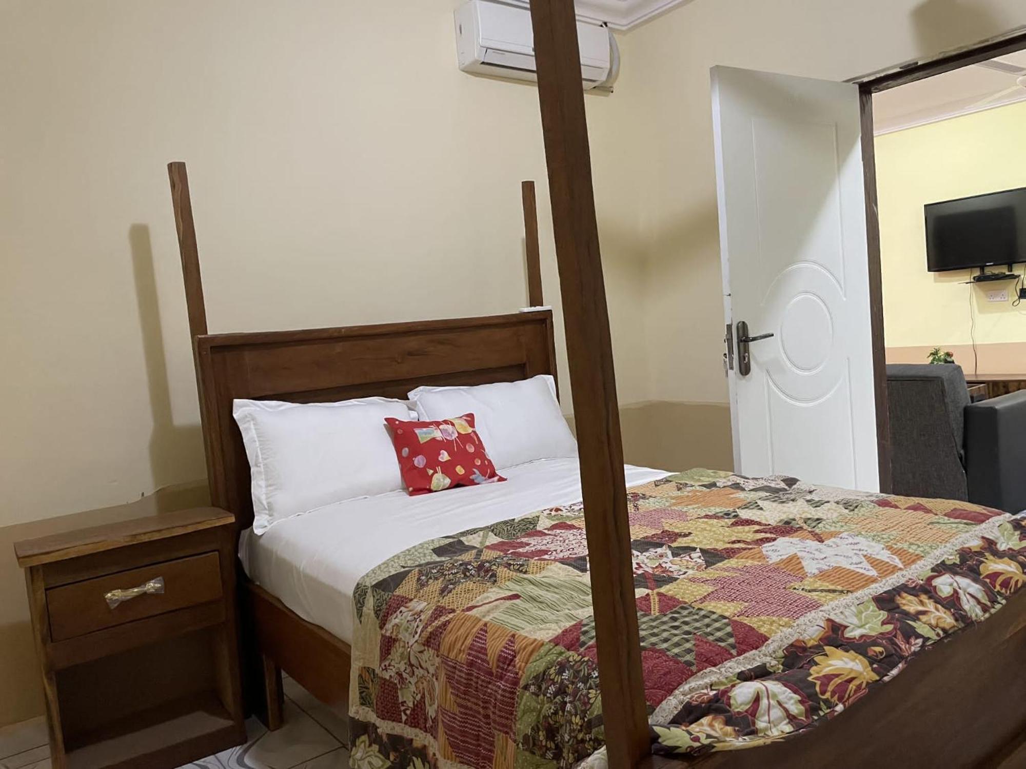 Faith And Grace Guest House Lamin Exterior photo